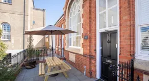 Thornton House Luxury Accommodation in the Town Centre with Private Parking - Image 3