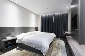 Qindao Business Hotel - Image 2