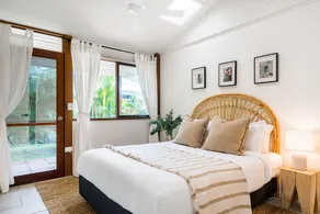 Bangalleys - beachside retreat with large pool - Image 2