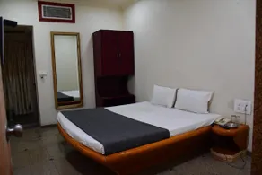 Hotel Regency - Image 1