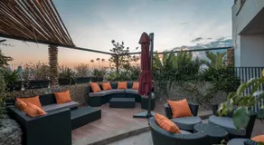 Monarch Hotel - Image 2