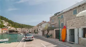 Beautiful Home In Pucisca With House Sea View - Image 3
