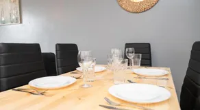 Luxury Apt with 2 bathrooms n Free Parking - Image 5