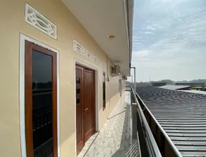 RedDoorz near Terminal Baru Pasuruan - Image 5