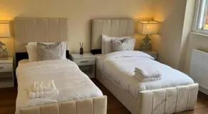 Glasgow Central Paradise - Spacious 3- Bed House - Image 2