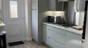 Lovely 2 bed apartment with hot tub log burner and off street parking - Image 3