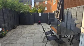 Peaceful four bed town house Free parking Windsor Heathrow - Image 5