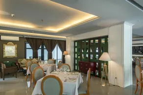 Yan's House Hotel - Image 4