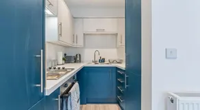 Modern 2 Bedroom Apartment in City Centre Free Parking with Fast WiFi Near Arena - Image 4