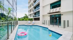 Newstead Apartment with Pool, Gym & Parking - Image 3