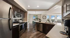 Blue Topaz Retreat - Spacious 3BR Gorgeous City views - Image 5