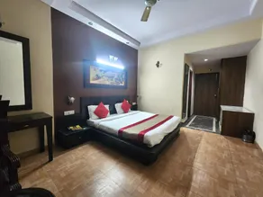 Hotel Mid Town - Image 2