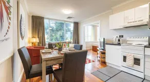 Quaint Auchenflower 1B1B Apt w Parking Close to UQ M5 - Image 3