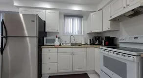 Lala-near Pearson airport-mall-free parking - Image 2
