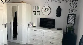 Cosy home from home with PRIVATE BATHROOM - FREE PARKING - Winner of a Traveller Award 2026 - Image 2