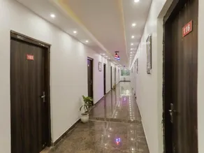 Hotel O Red Velvet Rooms & Banquet - Image 3