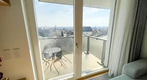 Incredible Luxury Apt with Garage and Tram Station - Image 3