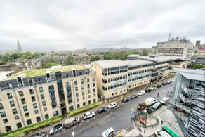Stylish Top Floor Apartment in the City Centre - Image 2