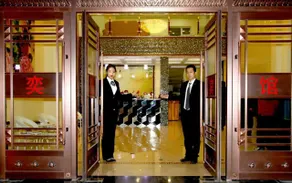 Yiqiang Business Hotel - Image 4