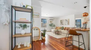 The Regent Stylish City Apartment with Free Parking - Image 5