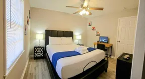 Chic Oasis: 3BR, 2BA, Private Deck - Image 2