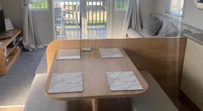 Modern 3 bedroom caravan near the beach - Image 2