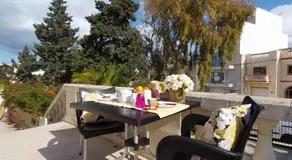 Sunny large terrace studio apartment WiFi Airconditioners BBQ - Image 3