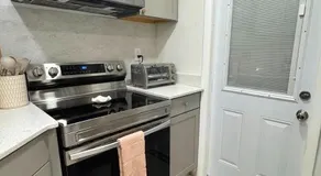 Stylish Pet Friendly 2BR Near Beach & FLL - Image 5