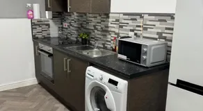 1 bedroom kitchen Flat - Image 2