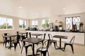 Super 8 By Wyndham Portland/Westbrook Area - Image 4