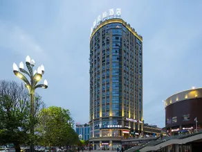 Morninginn, Wantian Square - Image 5