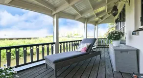 Idyllisch en knus huisje met prachtige veranda. - Image 3