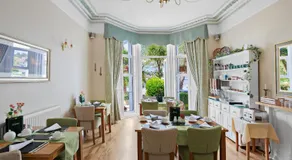 Kings Lodge - Image 2