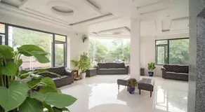 Long Hotel and motobike rental - Image 3