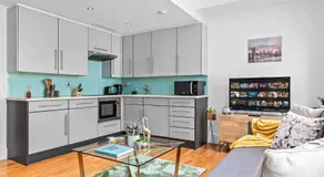 Piccadilly St James Mayfair in heart of London COV17 - Image 4