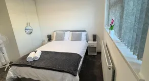 Near Heathrow - Studio - WiFi - Parking - Sleeps 2 - Image 2