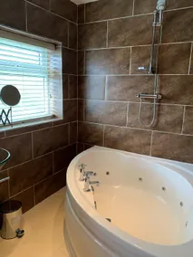 Cosy 3 bedroom home with parking in Middlesbrough - Image 4