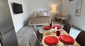 Modern & Cozy Studio - Image 3