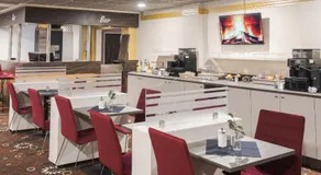 C&M Hotel - Image 4