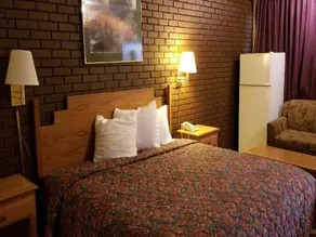 Americas Premier Inn - Image 4