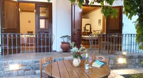 Hotel PARALIAKO Kyparissi - Image 5