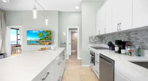 Waikiki condo with Diamond head views & beach access - Image 2