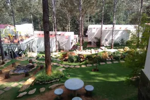 La Four Seasons Resorts - Image 2