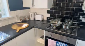 Thesiger Court Apartments - Free Private Parking - by Property Promise - Image 5
