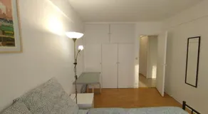 5 mn, 450m walk Metro La Defense, 3 bedrooms, Parking - Image 2