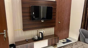 Hotel Highway Retreat - Image 5
