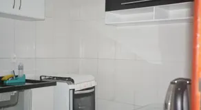 Dois quartos Cozinha completa Wi Fi Self check in com senha Central e perto de tudo a 4,4Km da Rodoviária e 15,4Km do Aeroporto Apartamento 101 - Image 5