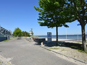 Gemütlicher Aufenthalt am Wieker Hafen - Image 3