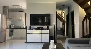 Hire House - Image 3