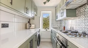 Modern 2-Bed House in Reading - Image 5